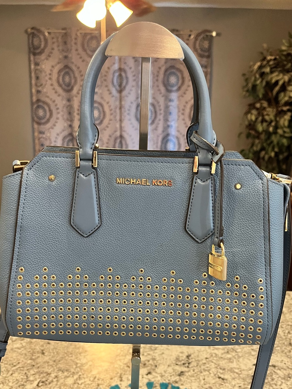 Michael Kors Hayes Medium Messenger